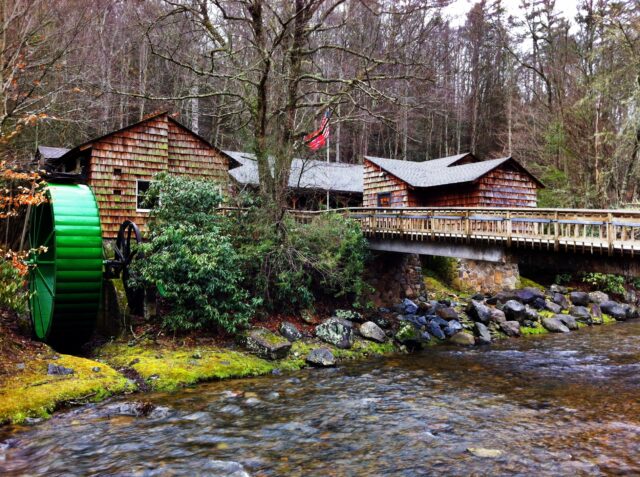 https://landrm.com/wp-content/uploads/2026/04/Roan_Mountain_State_Park-640x477.jpg